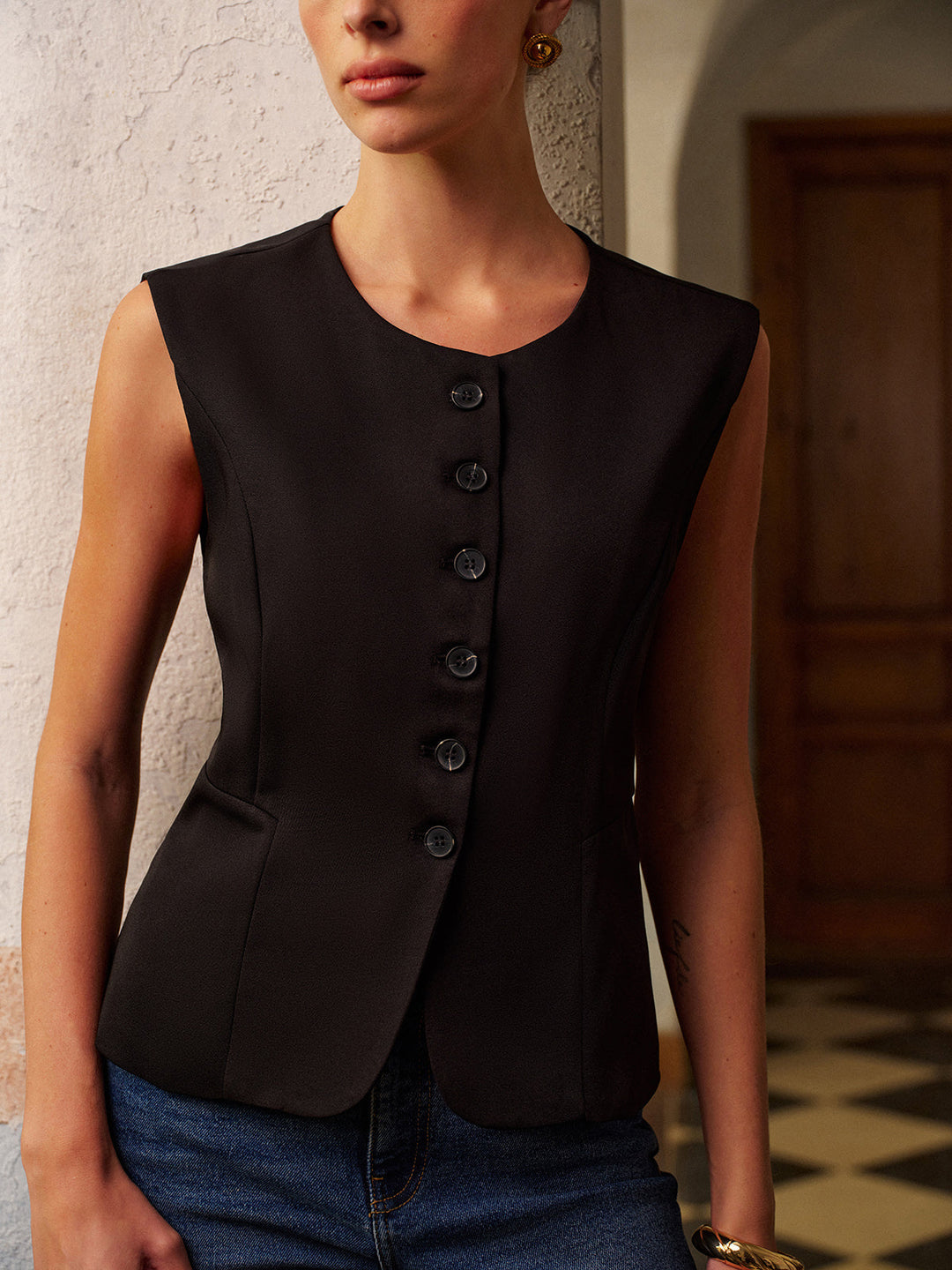 Gilet sans manches à col rond et boutons