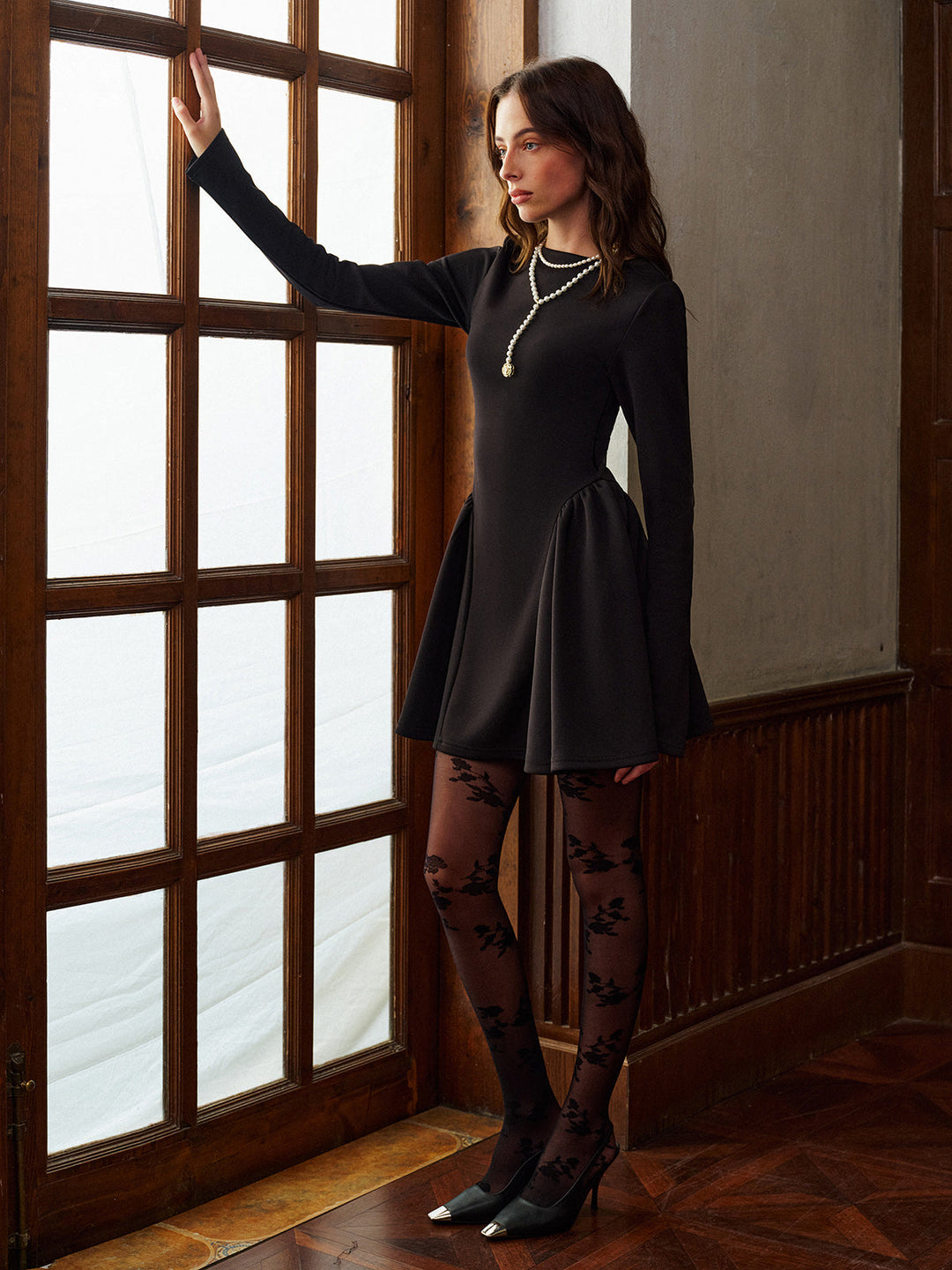 Robe Courte Plissée à Manches Longues Unie