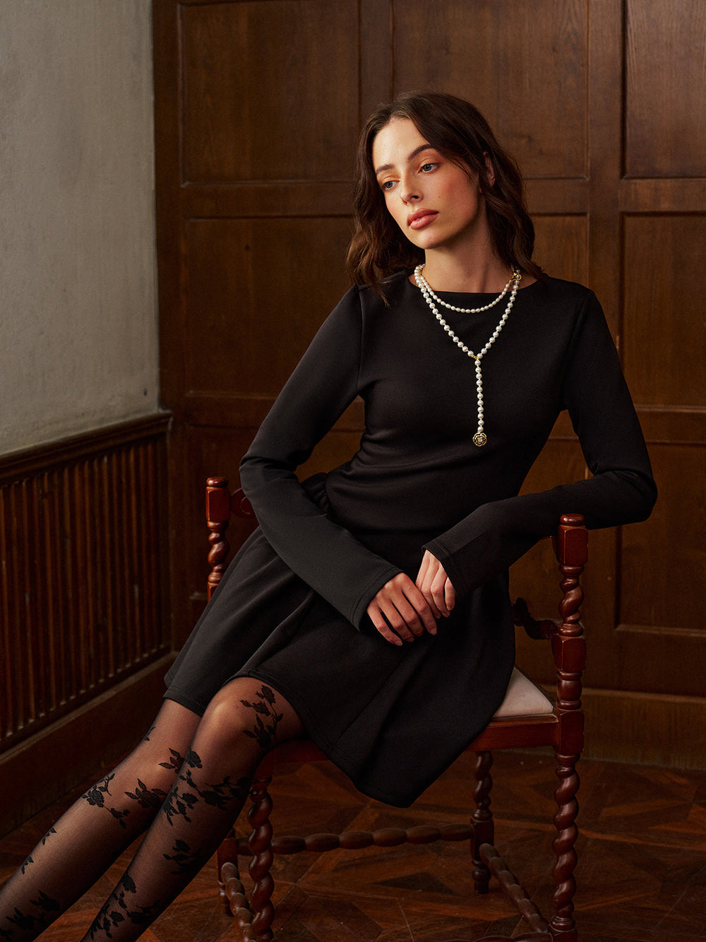 Robe Courte Plissée à Manches Longues Unie