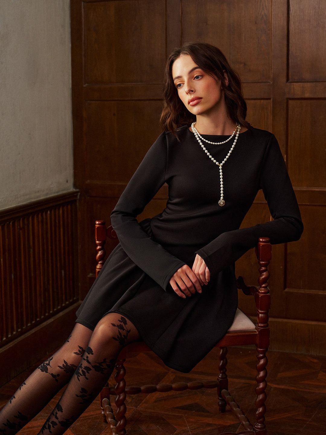 Robe Courte Plissée à Manches Longues Unie