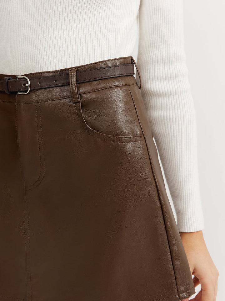 Jupe patineuse en similicuir avec ceinture