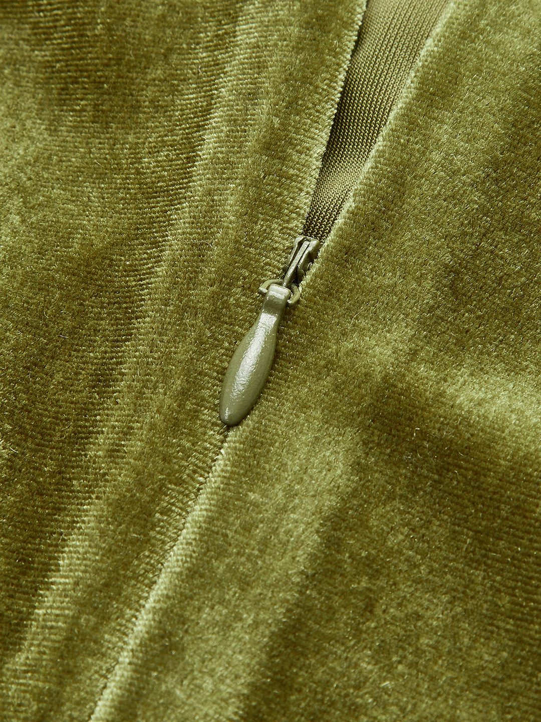 Robe patineuse en velours sans manches à col mock