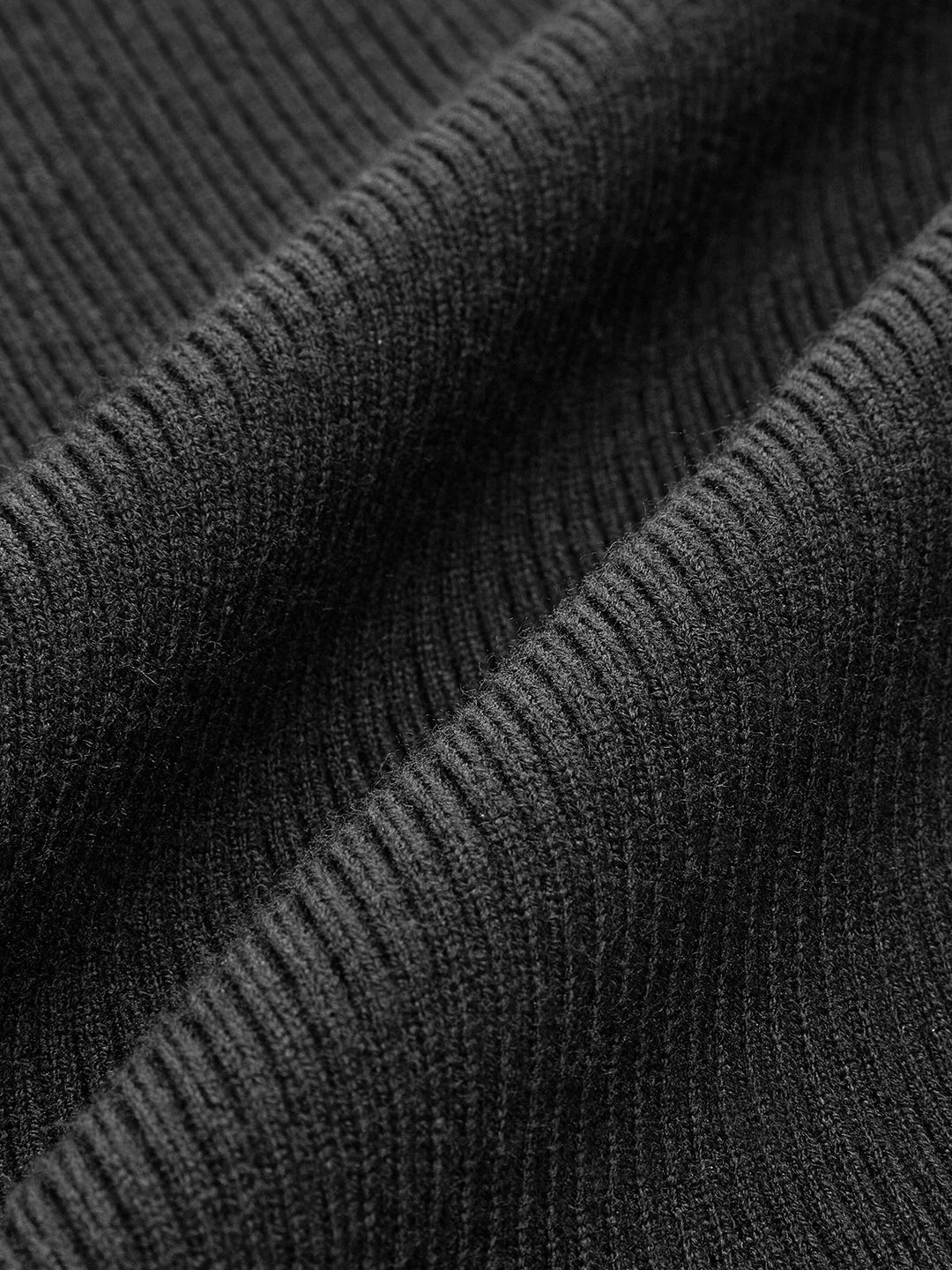 Pull avec détails nacrés et passepoil contrasté