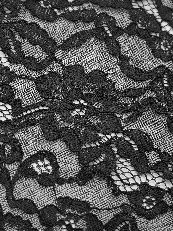 Robe en dentelle transparente avec découpe en trou de serrure et design drapé