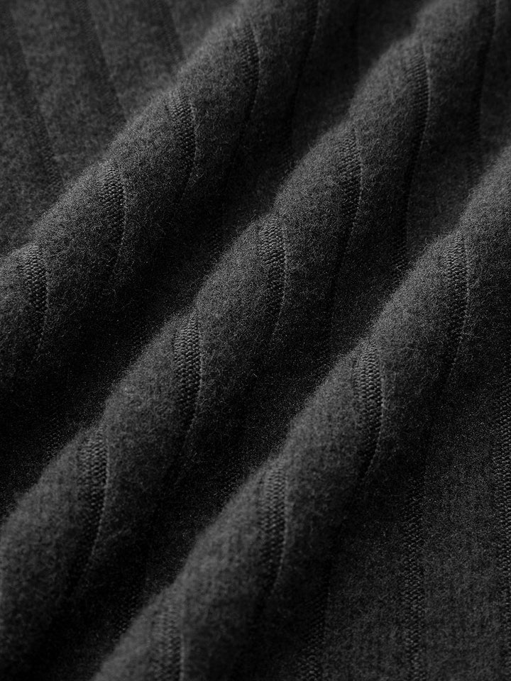 Robe Courte Col Roulé Précis En Côte