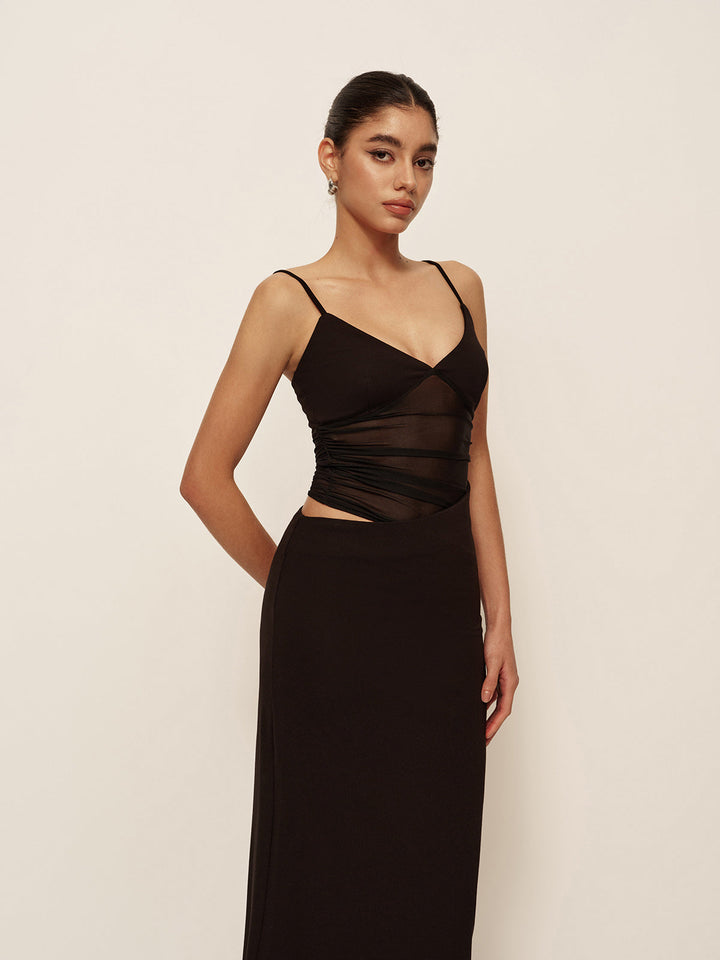 Robe asymétrique froncée à col en V semi-transparente