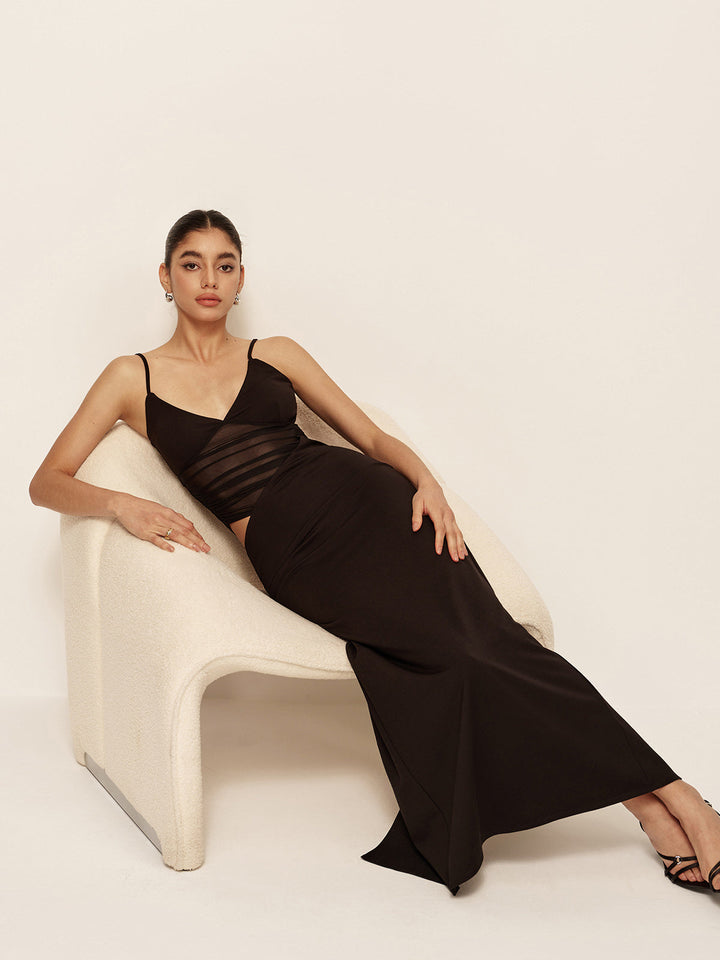Robe asymétrique froncée à col en V semi-transparente