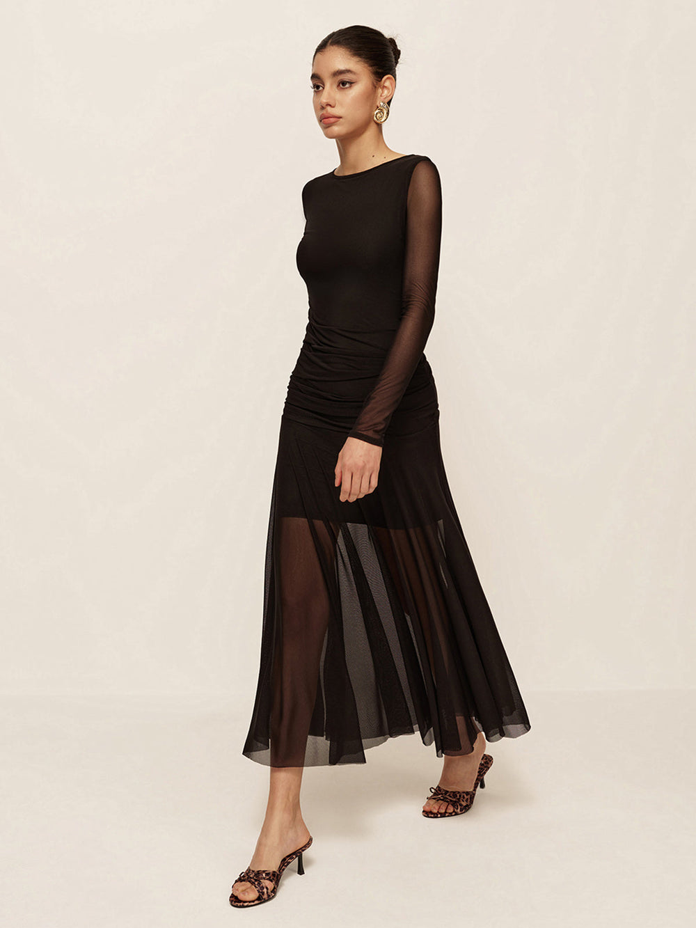 Robe Longue à Manches Longues et Fronces avec Ourlet Plissé