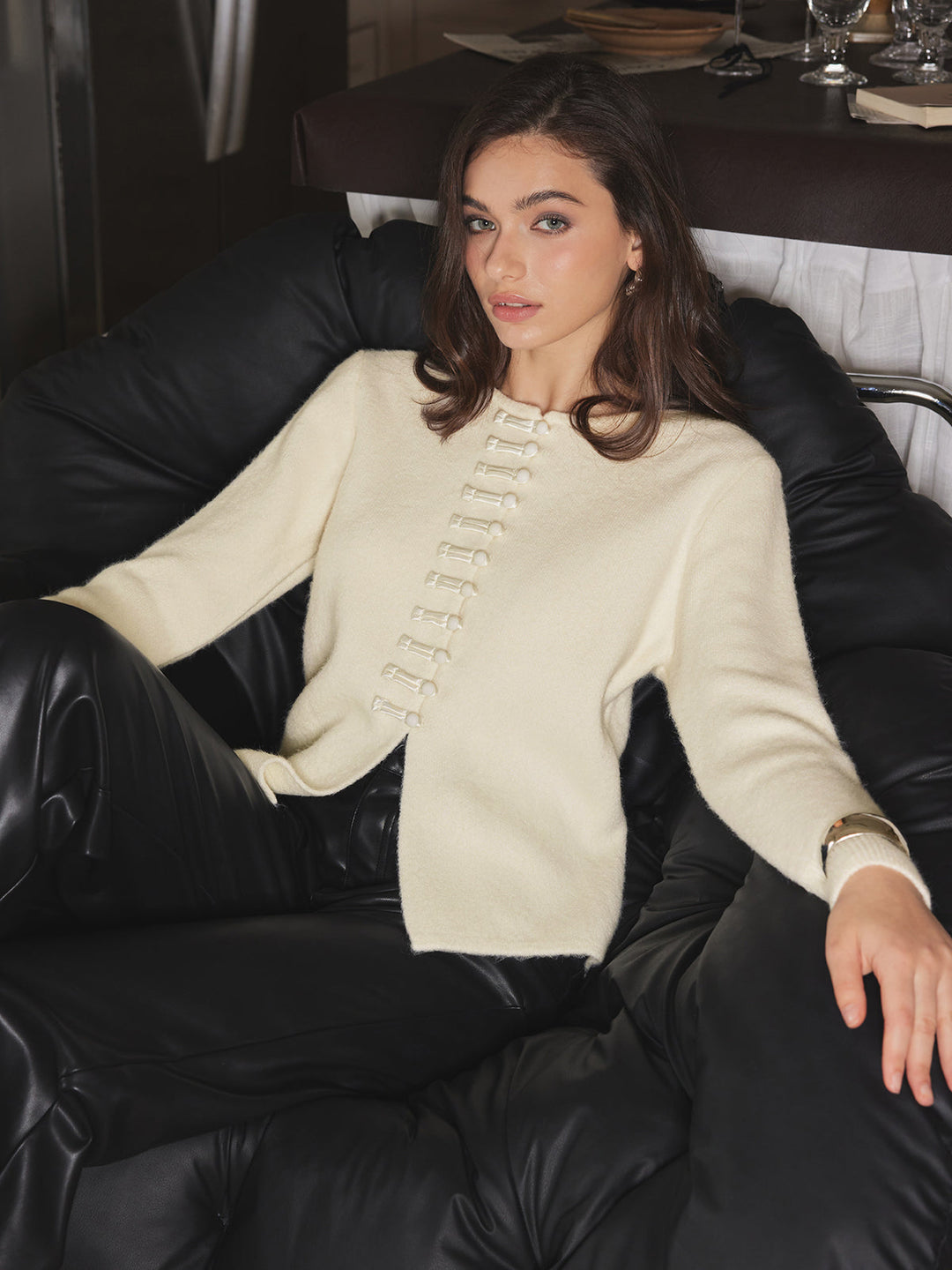 Haut en tricot à col rond et bouton nœud