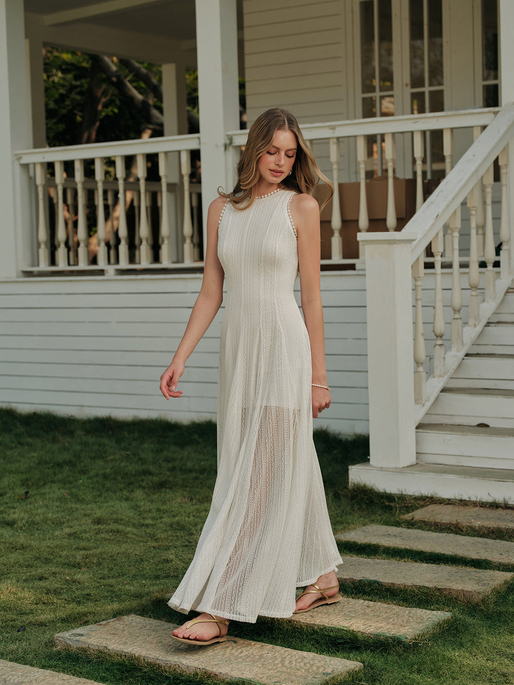 Robe sans manches en dentelle semi-transparente