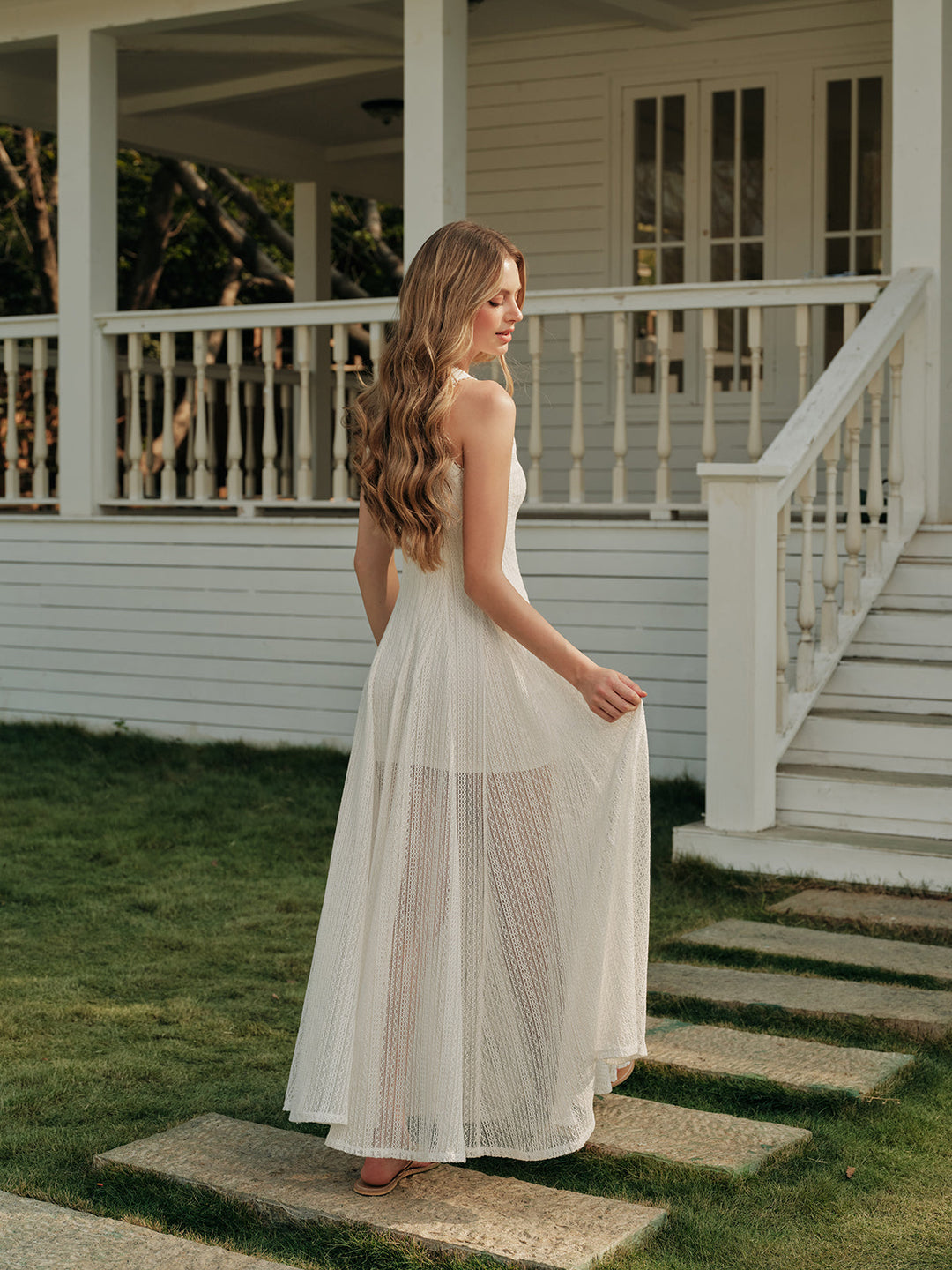 Robe sans manches en dentelle semi-transparente