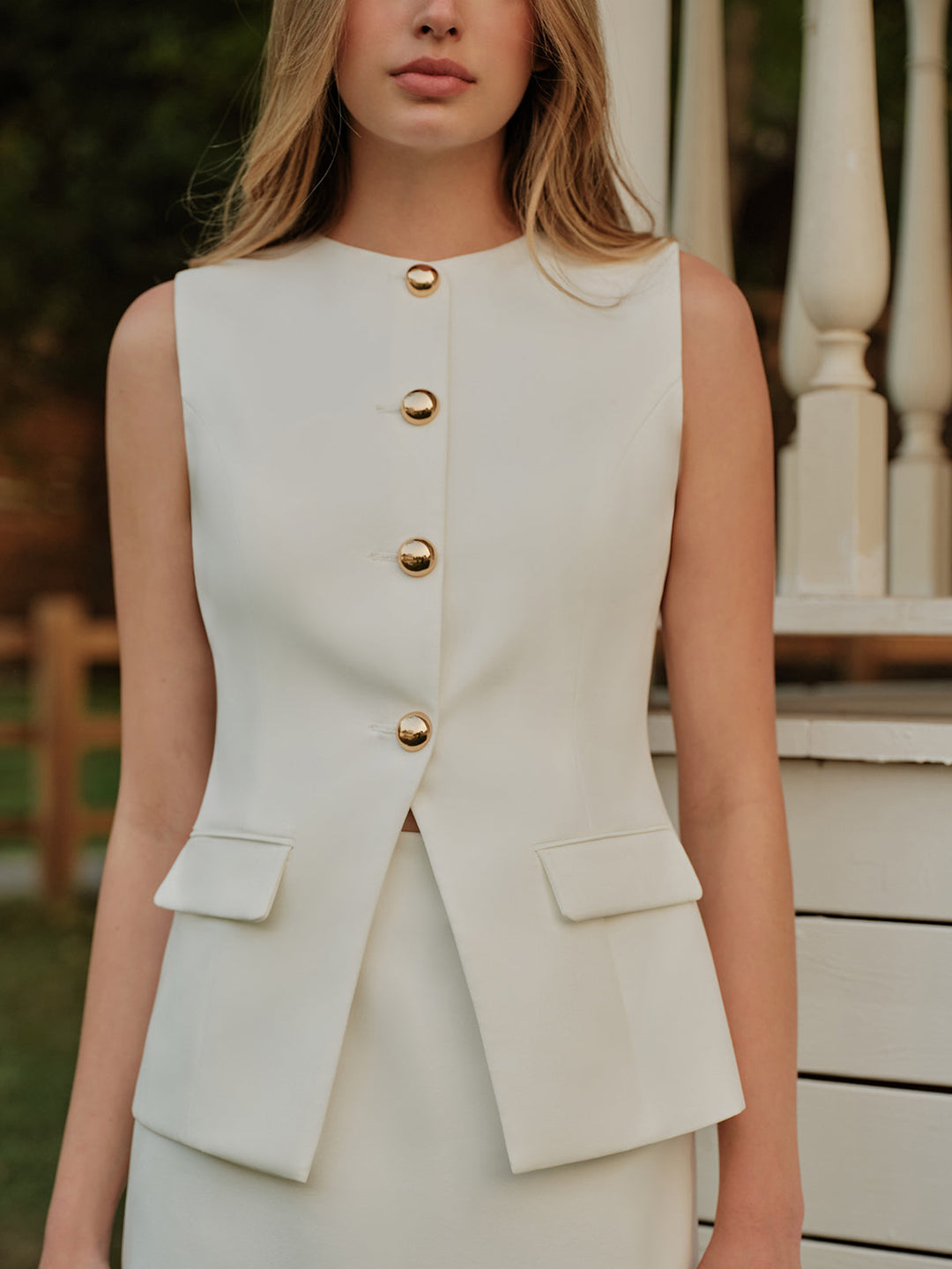 Ensemble Jupe et Débardeur Élégant à Boutons Métalliques