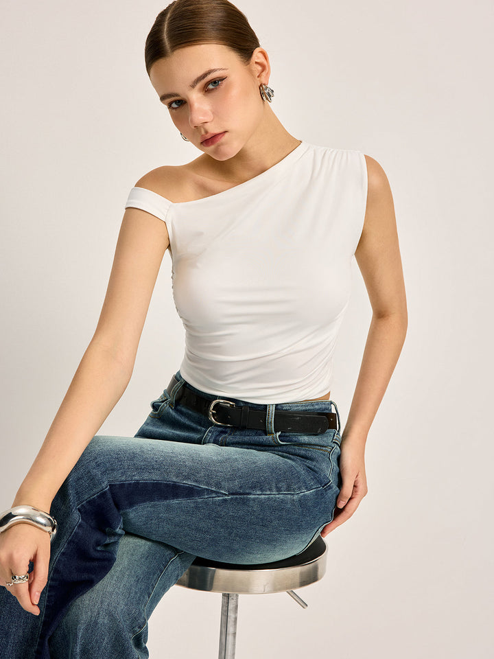 Haut côtelé à découpe asymétrique