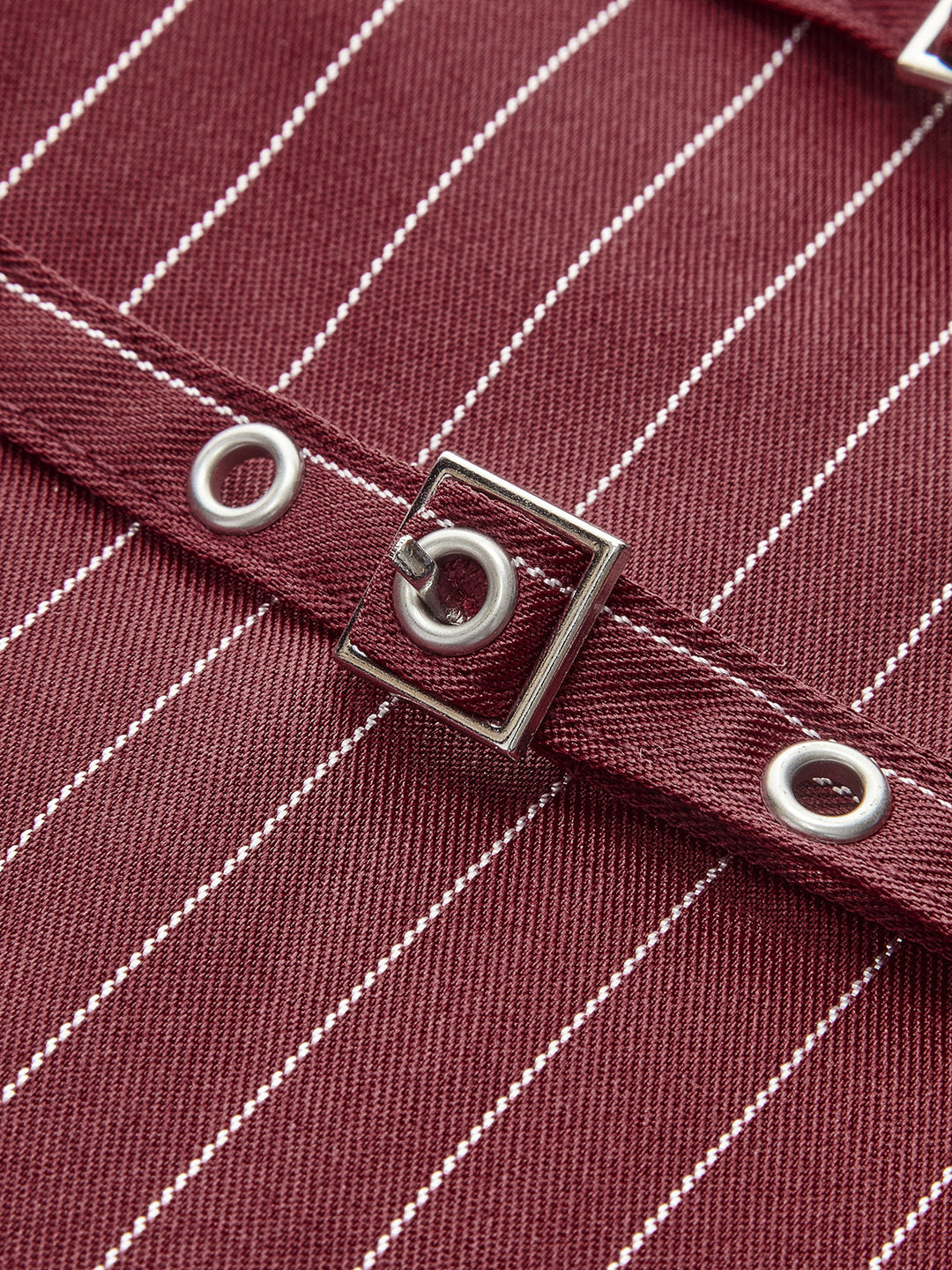 Jupe à fines rayures avec ceinture