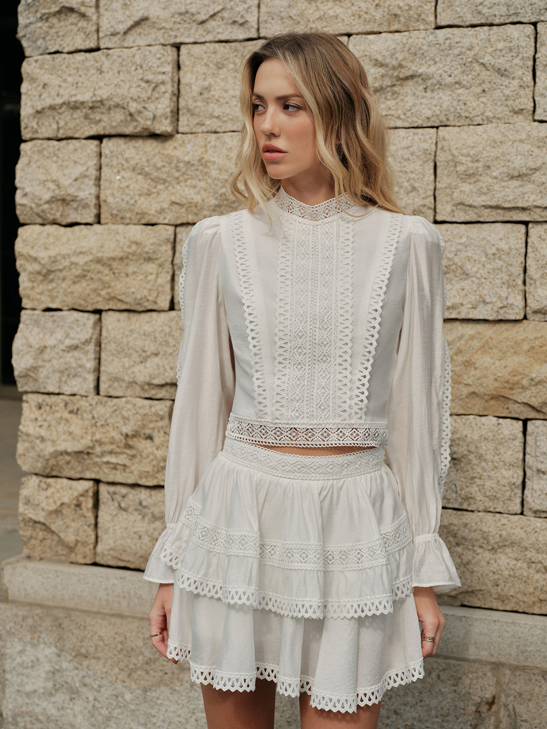 Blouse à col haut et manches bouffantes