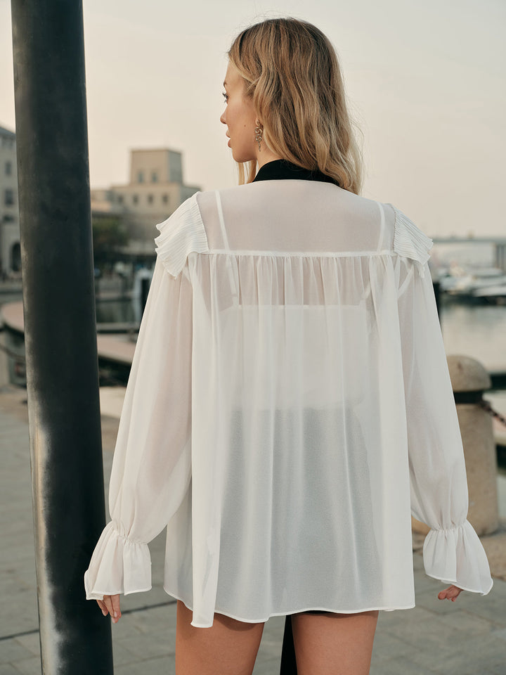 Blouse semi-transparente à volants avec cravate contrastante