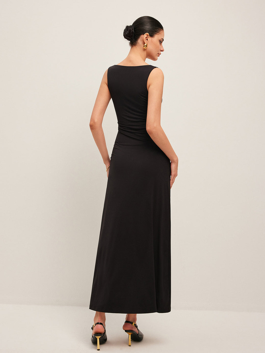 Robe Mi-Longue Sans Manches à Col en V et Détails Floraux Dorés