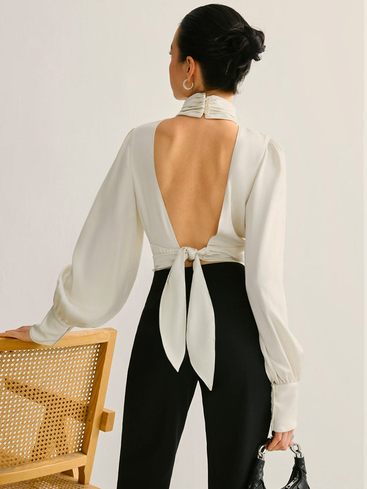 Blouse en satin à plis latéraux sans dos