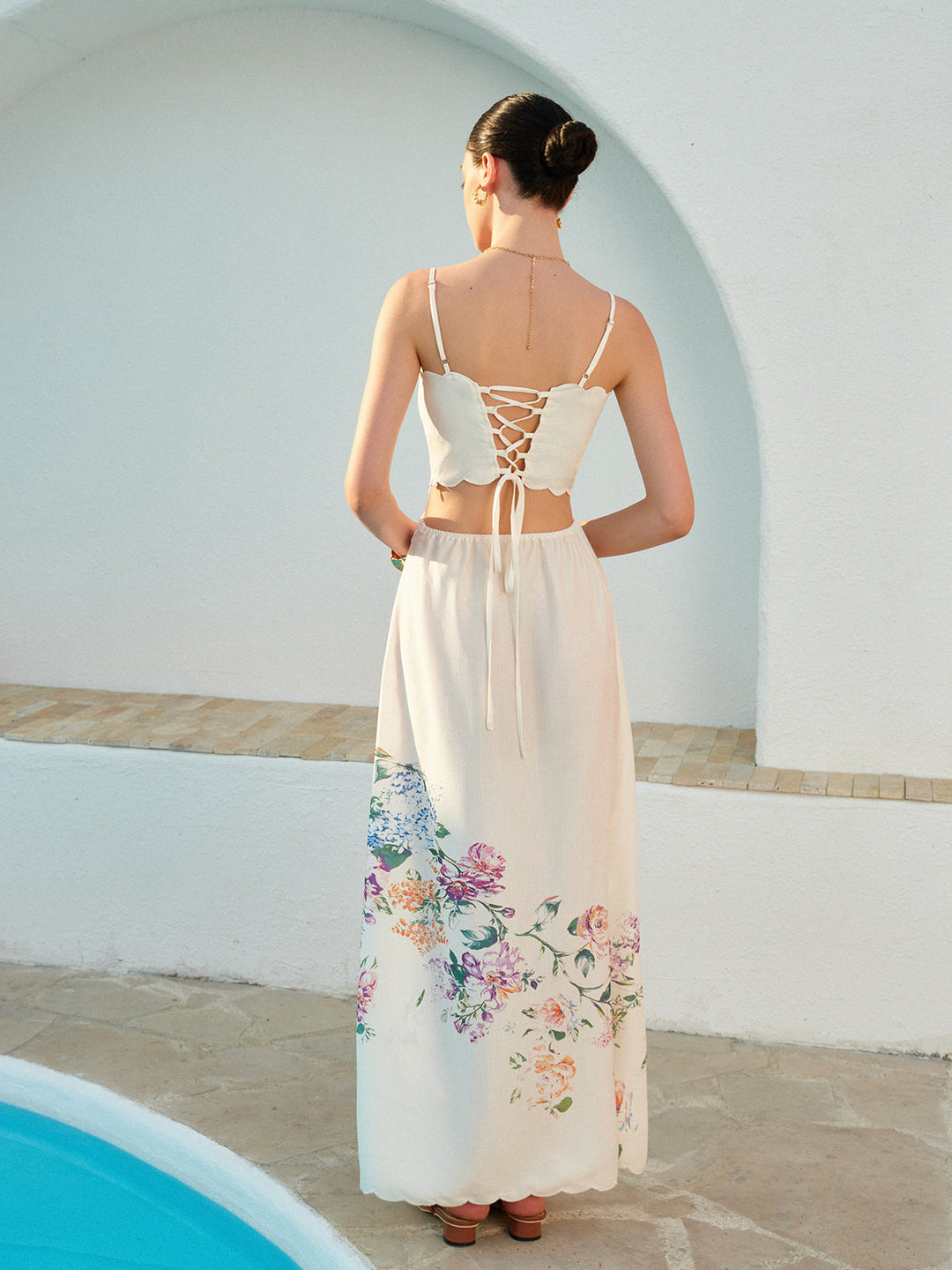 Robe sans manches à lacets floraux au dos