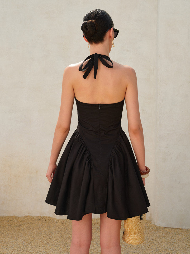 Robe à volants plissés et nœud papillon