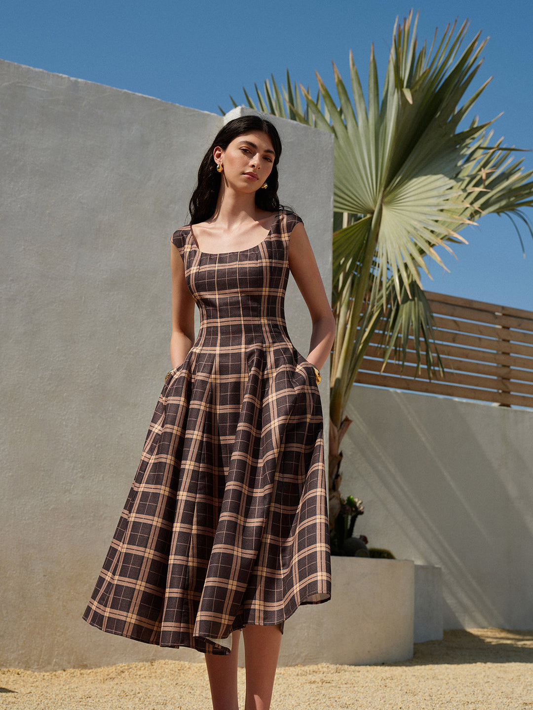 Robe Plissée Sans Manches à Col Carré à Carreaux