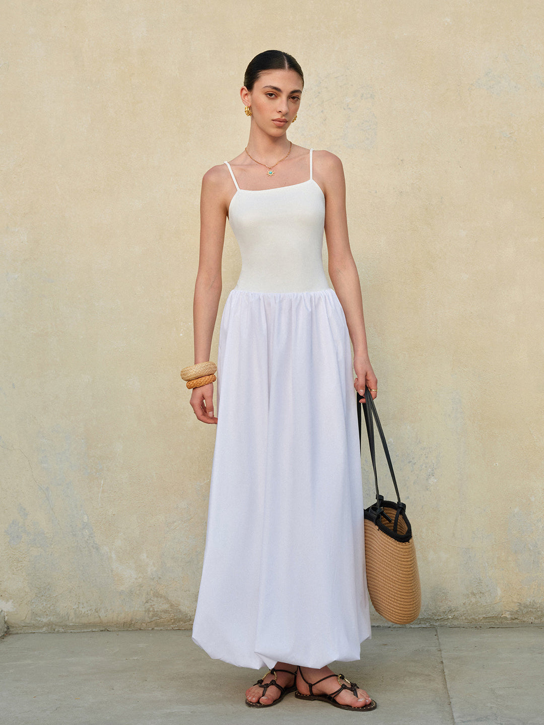 Robe à fines bretelles à bas bouffant