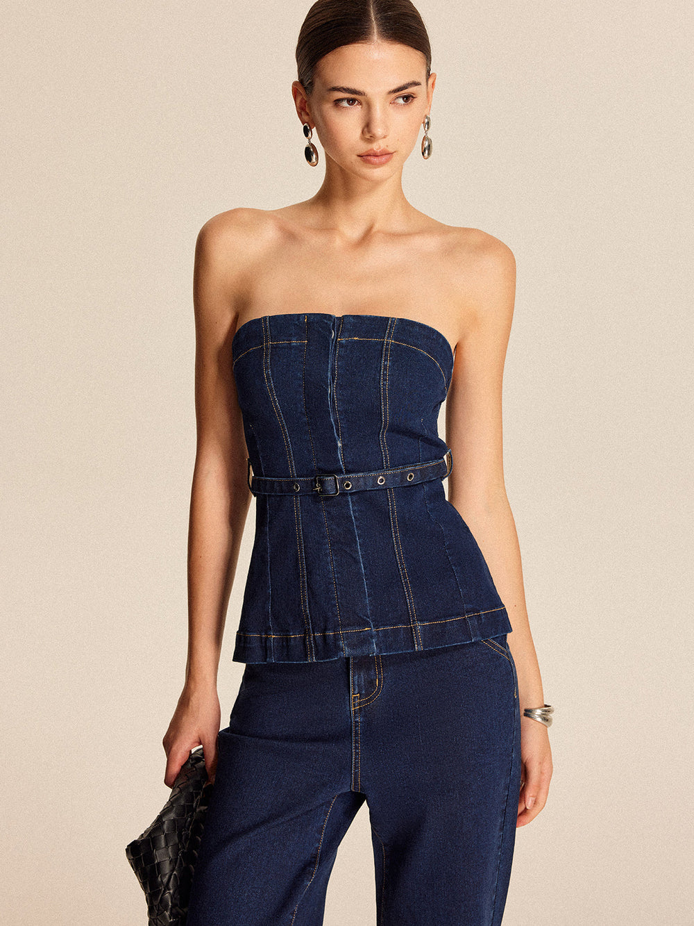 Haut sans bretelles en jean avec ceinture