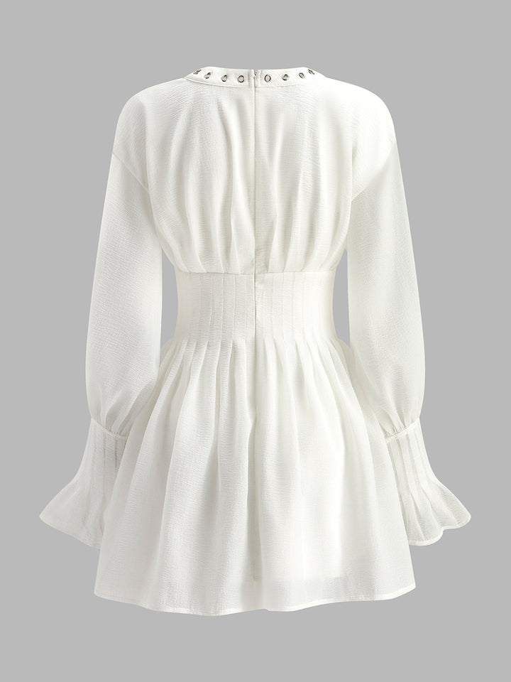 Robe semi-transparente à lacets sur le devant