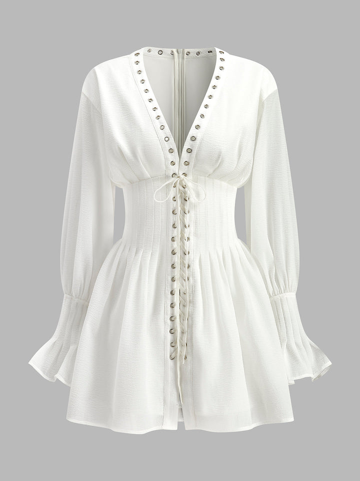 Robe semi-transparente à lacets sur le devant