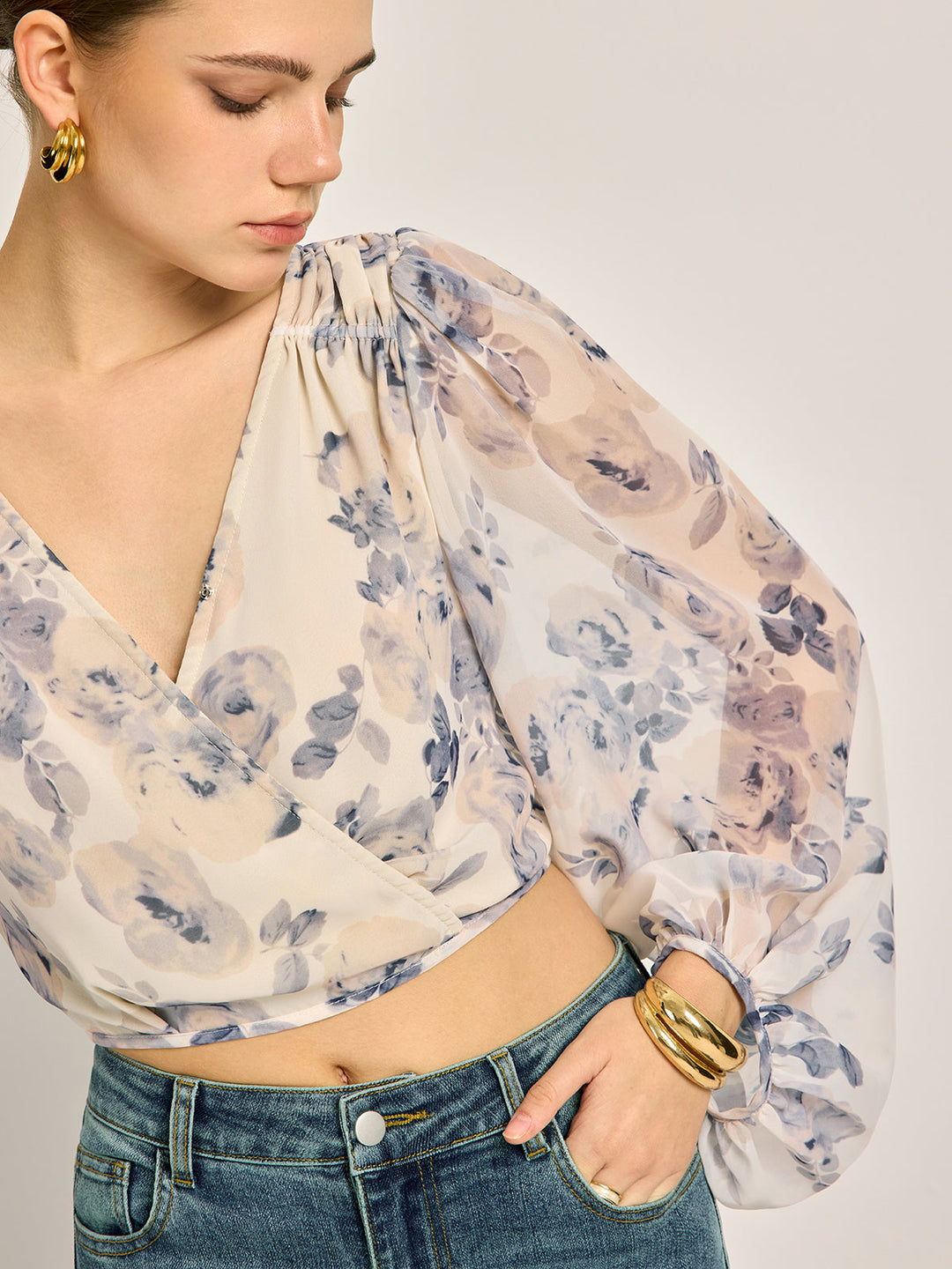 Blouse à Manches Bouffantes en Mousseline Semi-Transparente à Imprimé Floral et Col en V