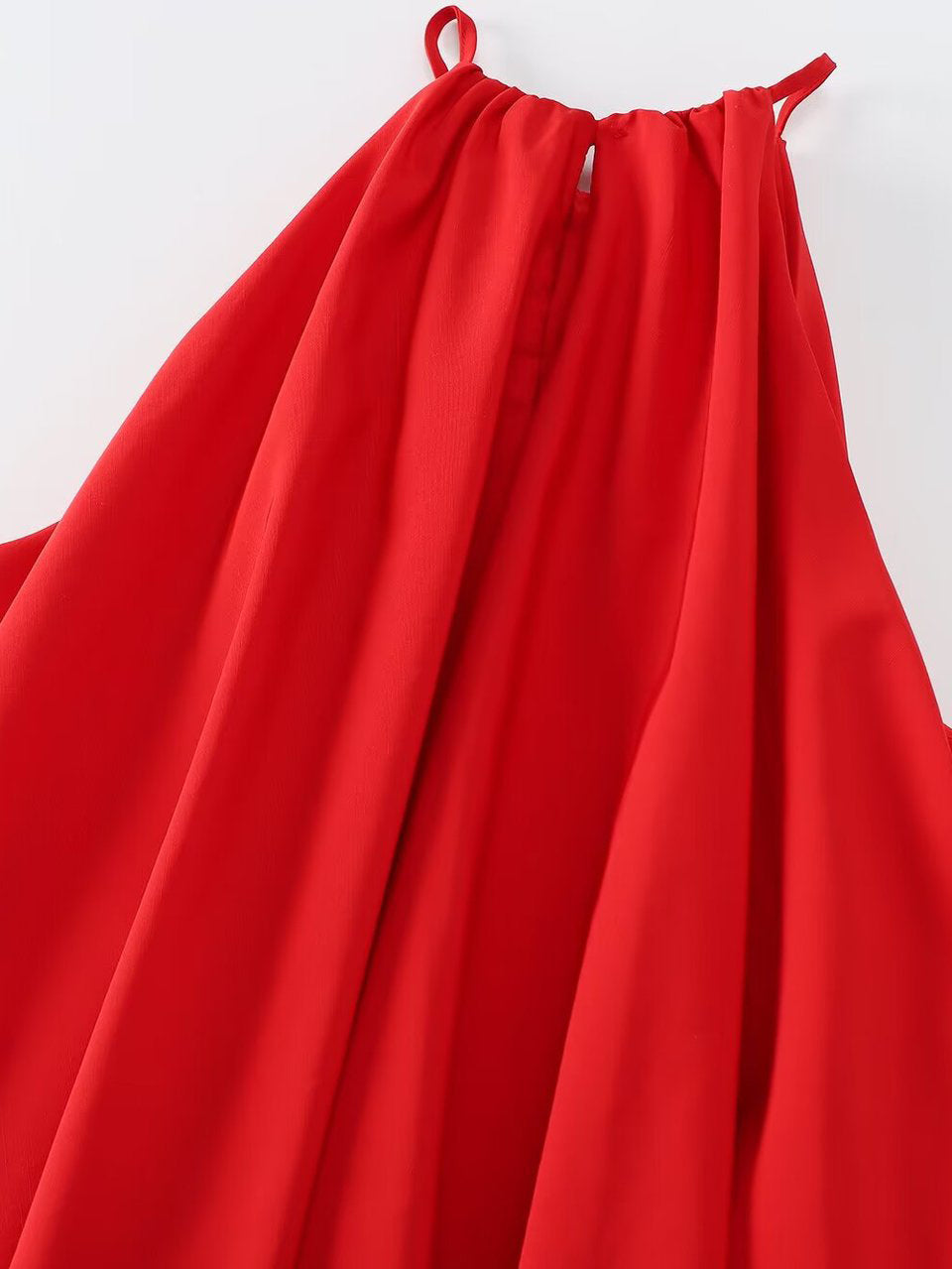 Robe à plis avec col halter