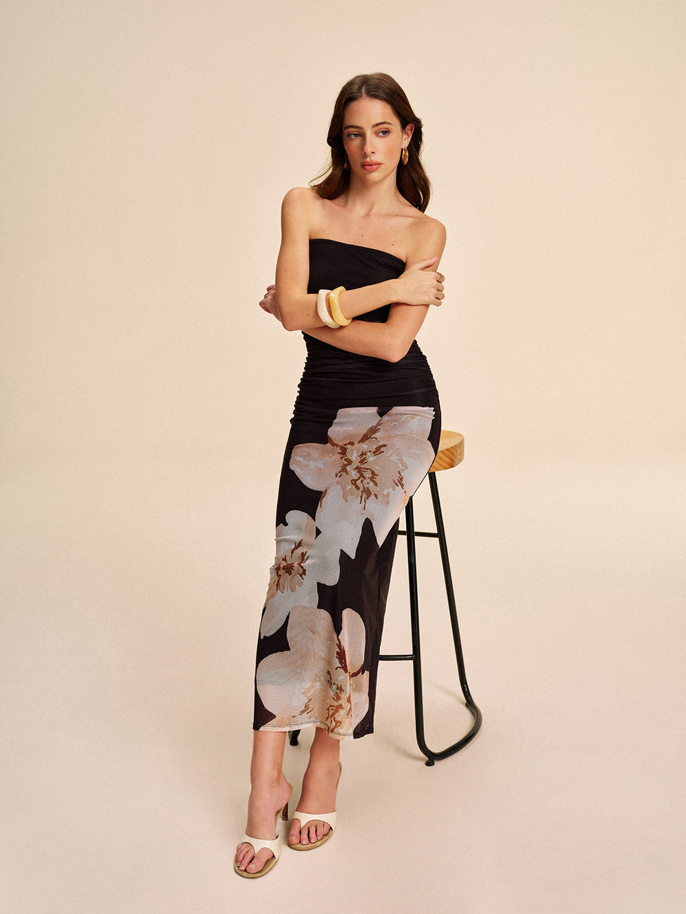 Robe longue en maille florale transparente sans bretelles à volants