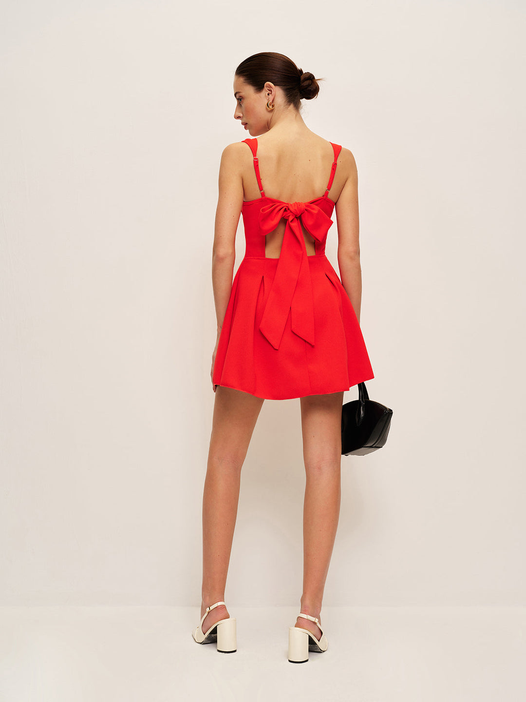 Robe à col carré dos nu avec détail nœud