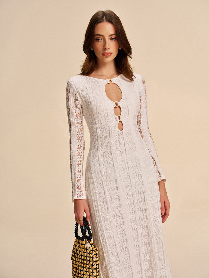 Robe en dentelle à découpes