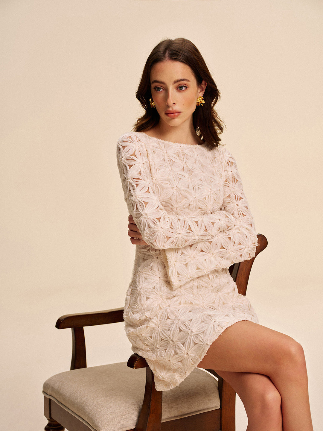 Robe Longue à Manches Longues en Dentelle Florale Semi-Transparente