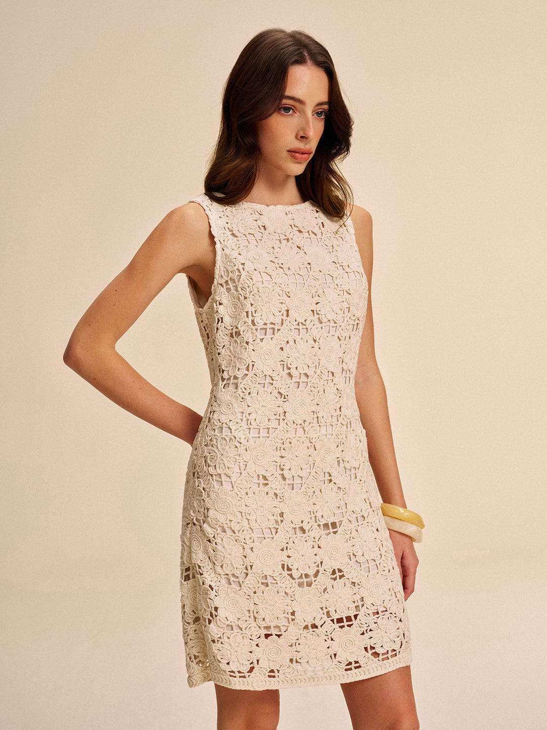 Robe sans manches à dos lacé