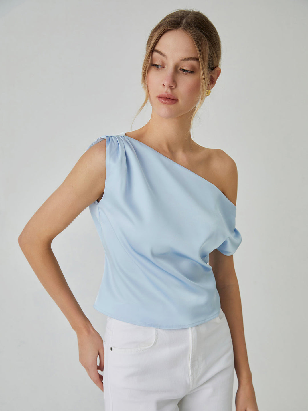 Blouse portefeuille à épaules dénudées nouée