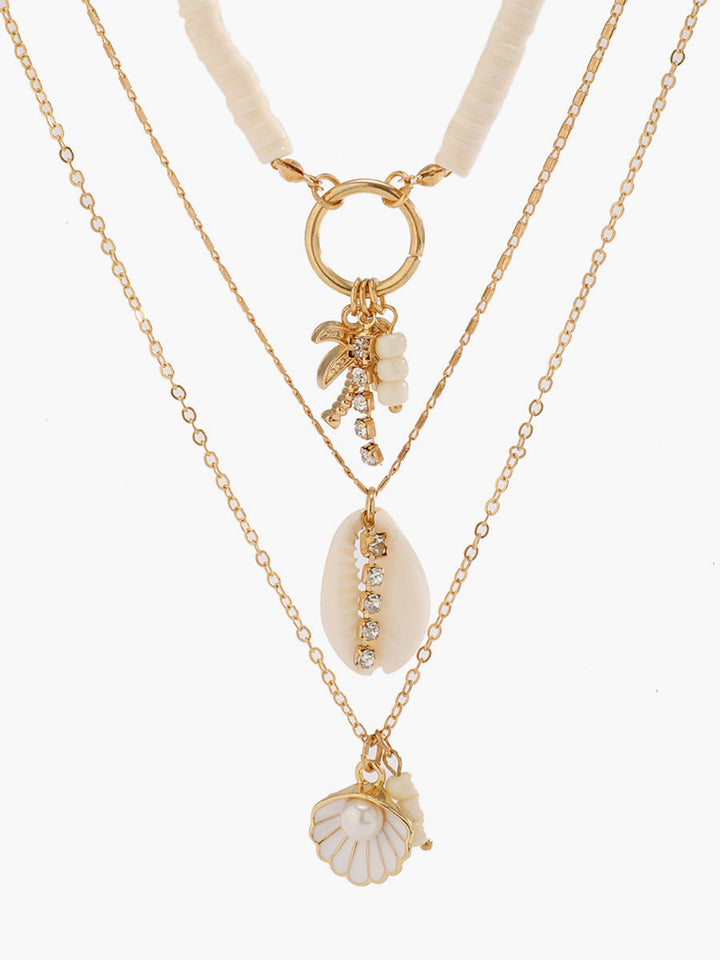 Collier ras du cou à trois rangs de coquillages