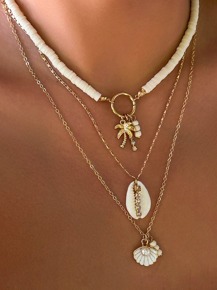 Collier ras du cou à trois rangs de coquillages
