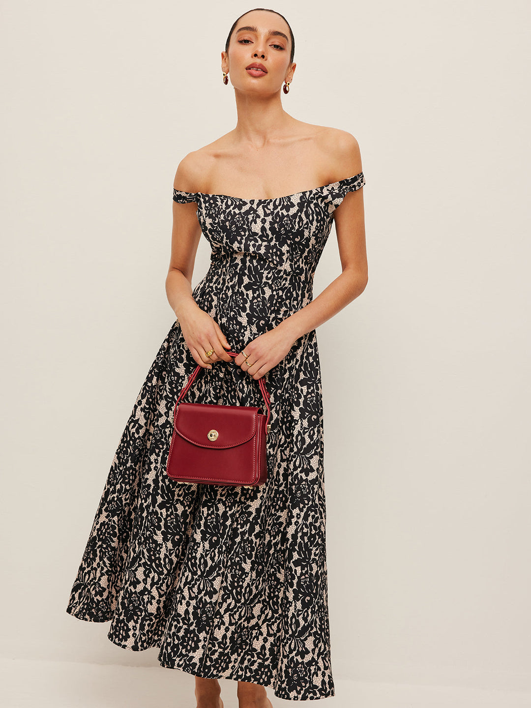Robe Fleurie à Épaules Dégagées
