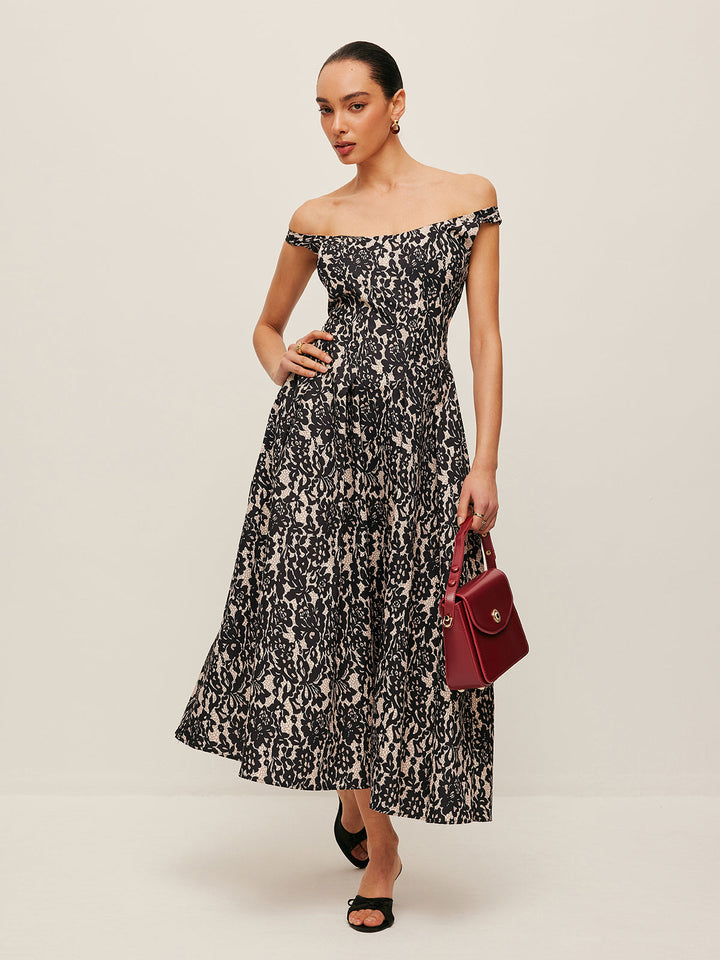 Robe Fleurie à Épaules Dégagées