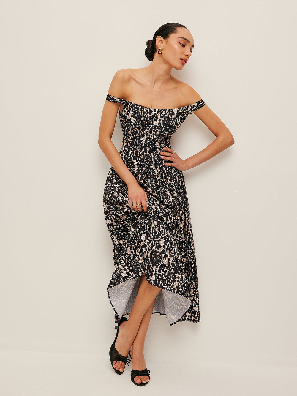 Robe Fleurie à Épaules Dégagées