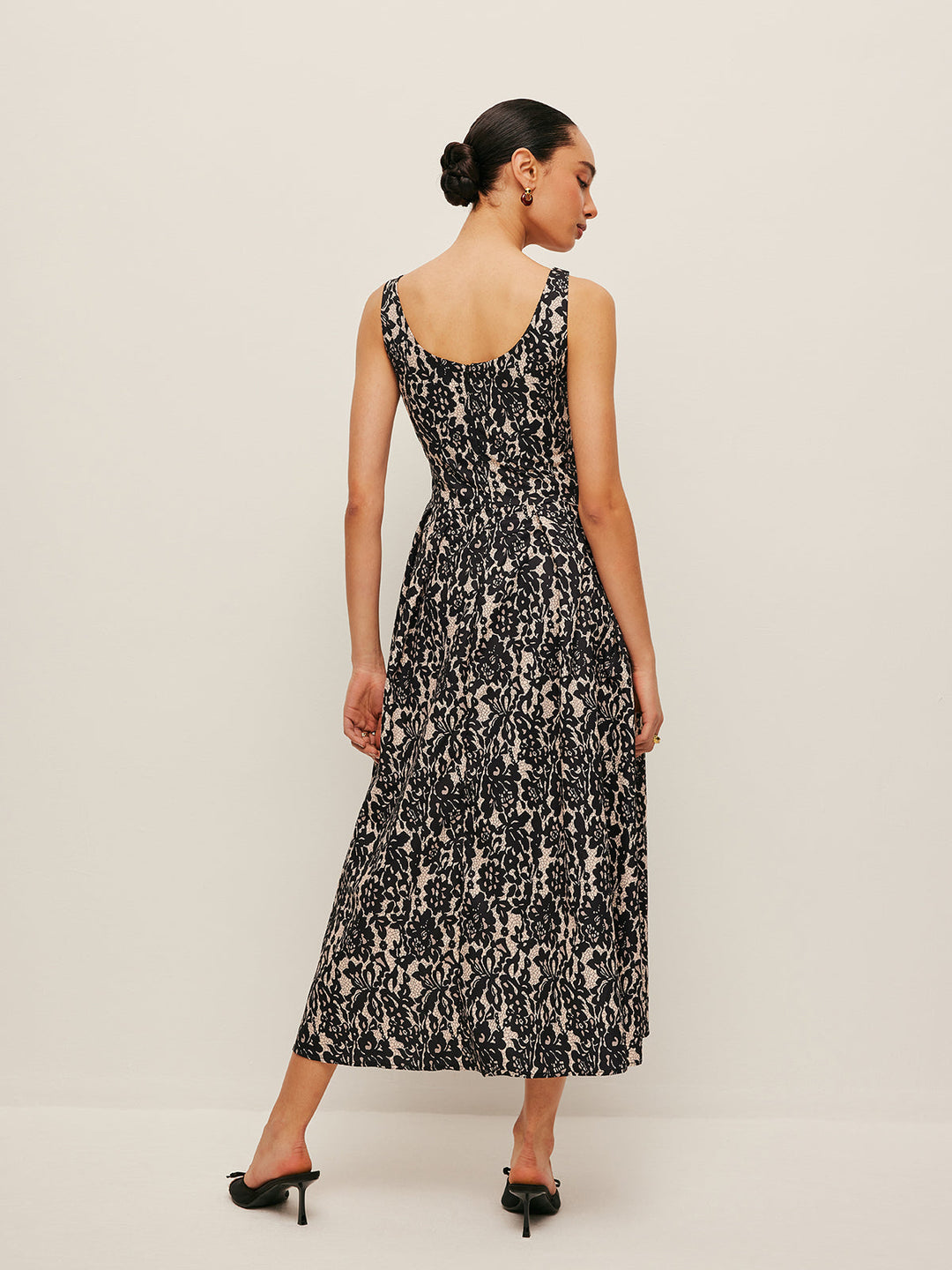 Robe Fleurie à Épaules Dégagées
