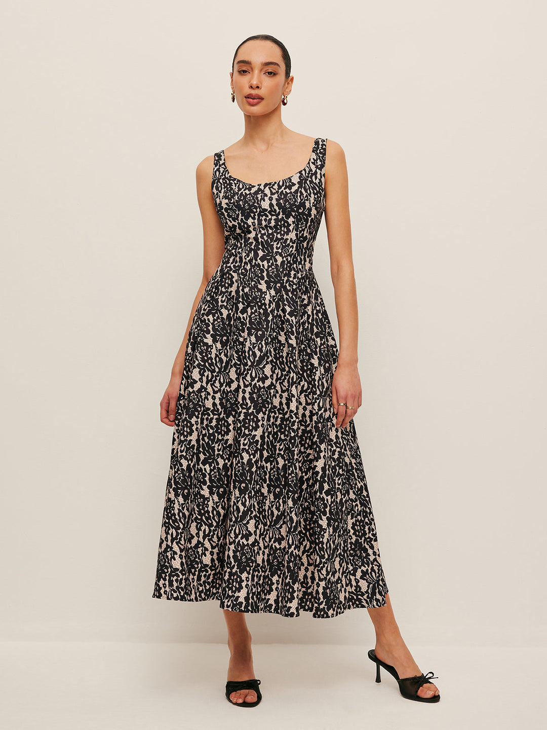 Robe Fleurie à Épaules Dégagées