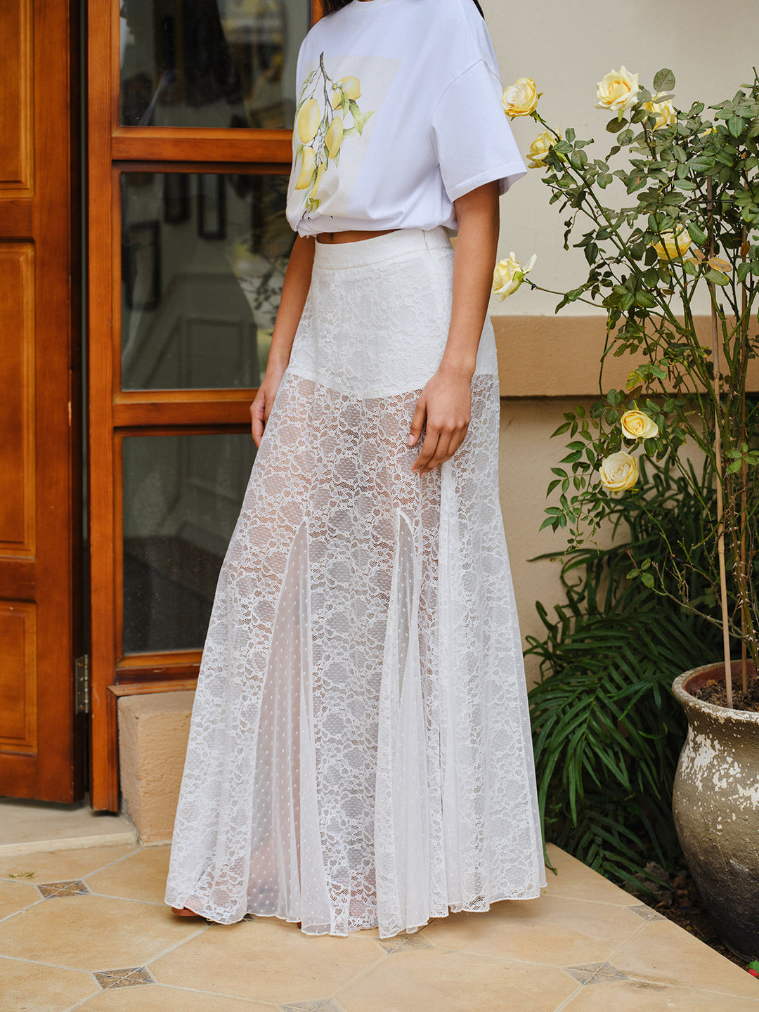 Jupe en Dentelle Semi-Transparente Taille Mi-Haute