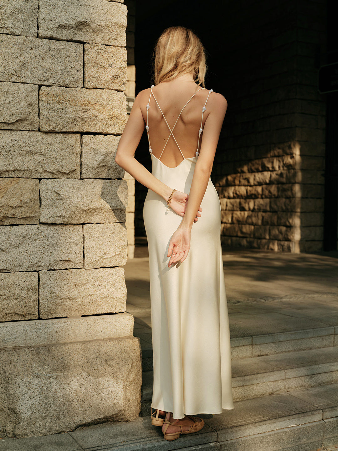 Robe Longue en Satin à Dos Nu