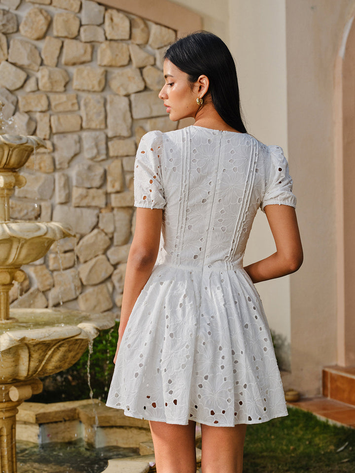 Robe en coton œillet à manches bouffantes