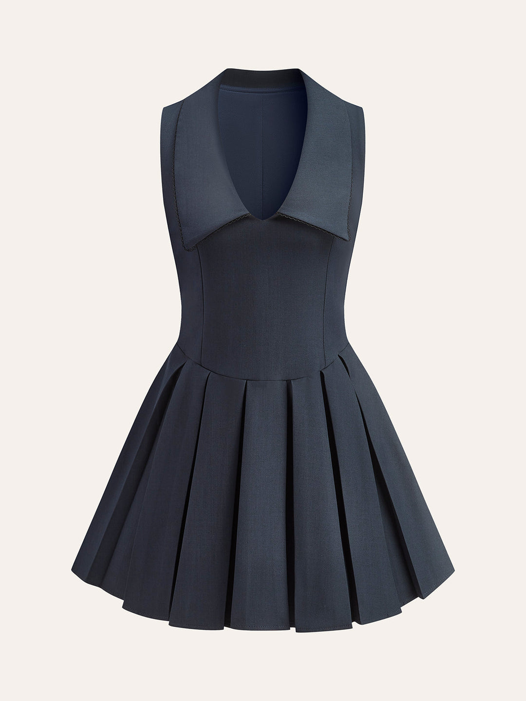 Robe à plis avec détail de col large