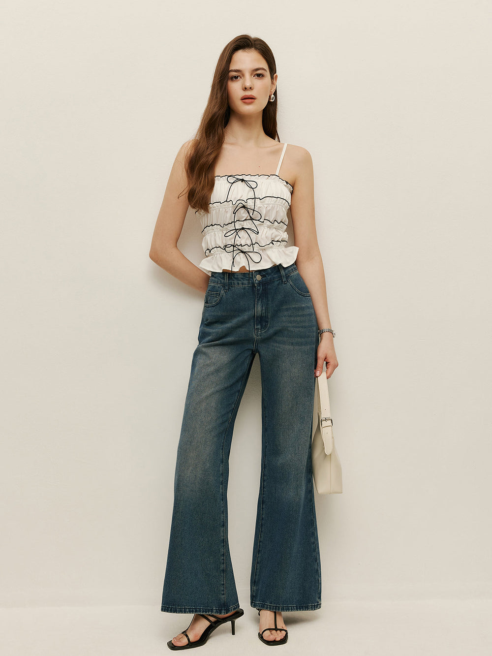 Camisole à lacets avec bordure contrastante et ruchés