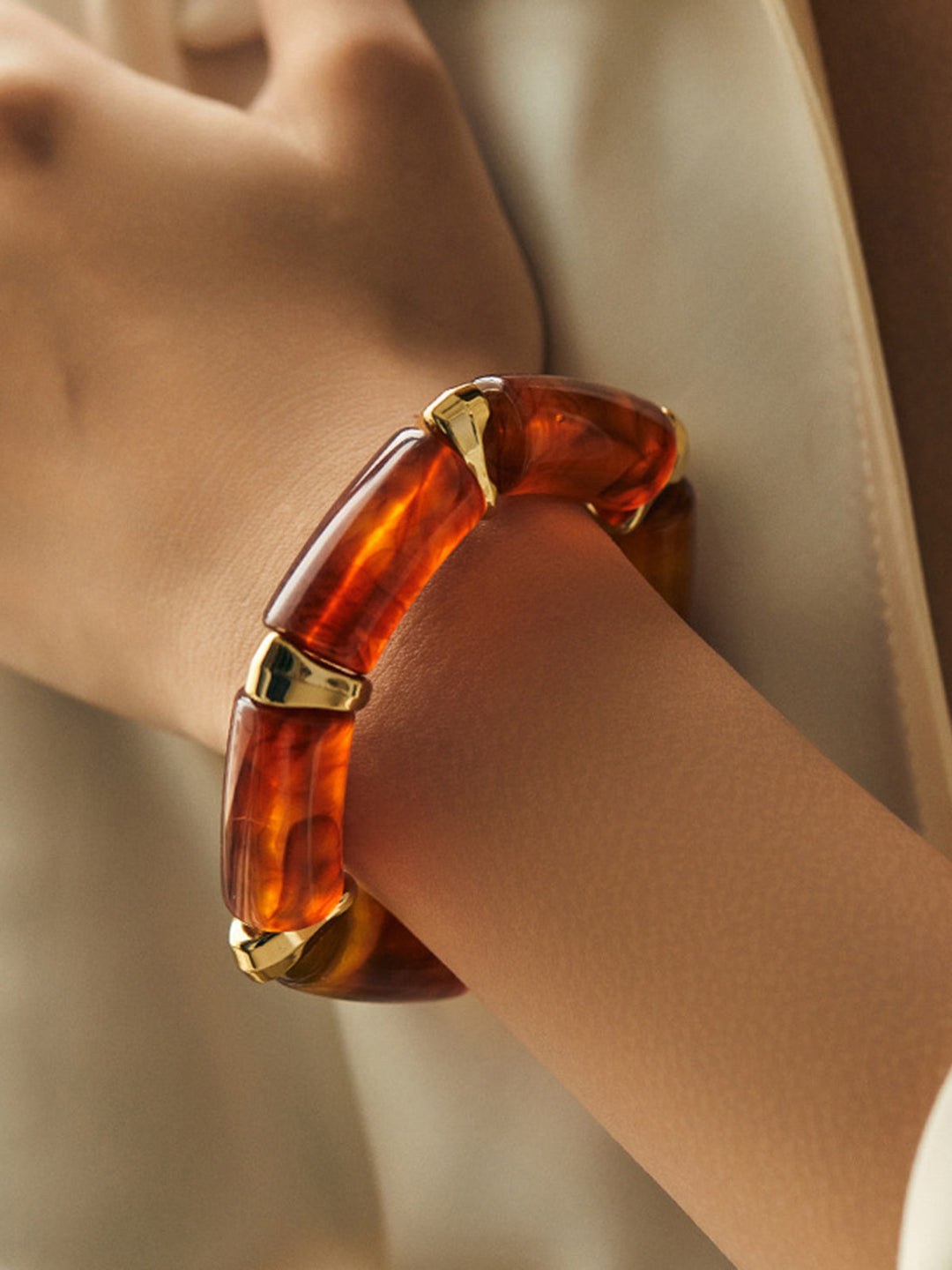 Bracelet jonc à maillons en résine